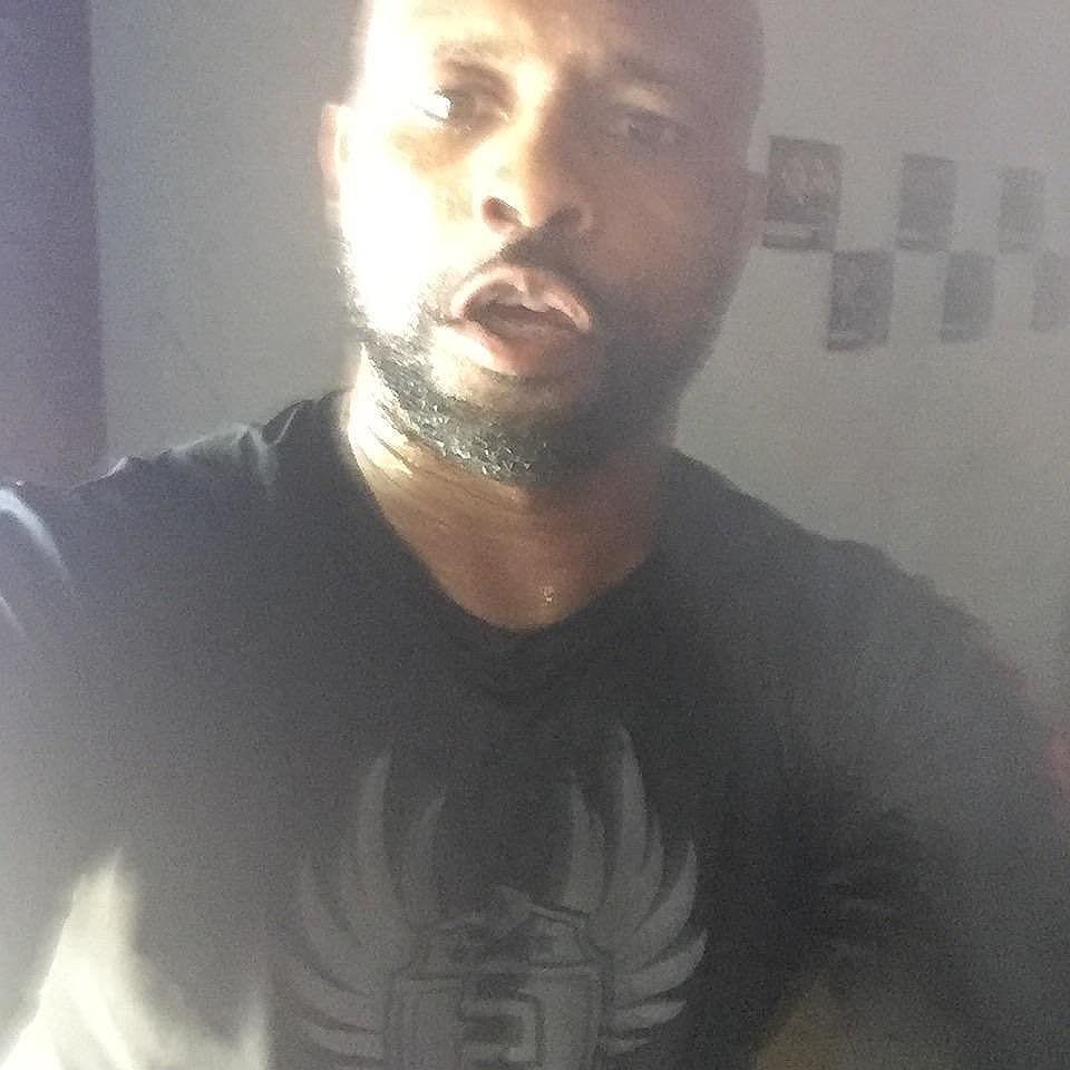 Roy Jones Jr puts the Stealthletic Shirt to the test.. shop stealthletic.com. #boxingday #boxinggloves #training #yoga